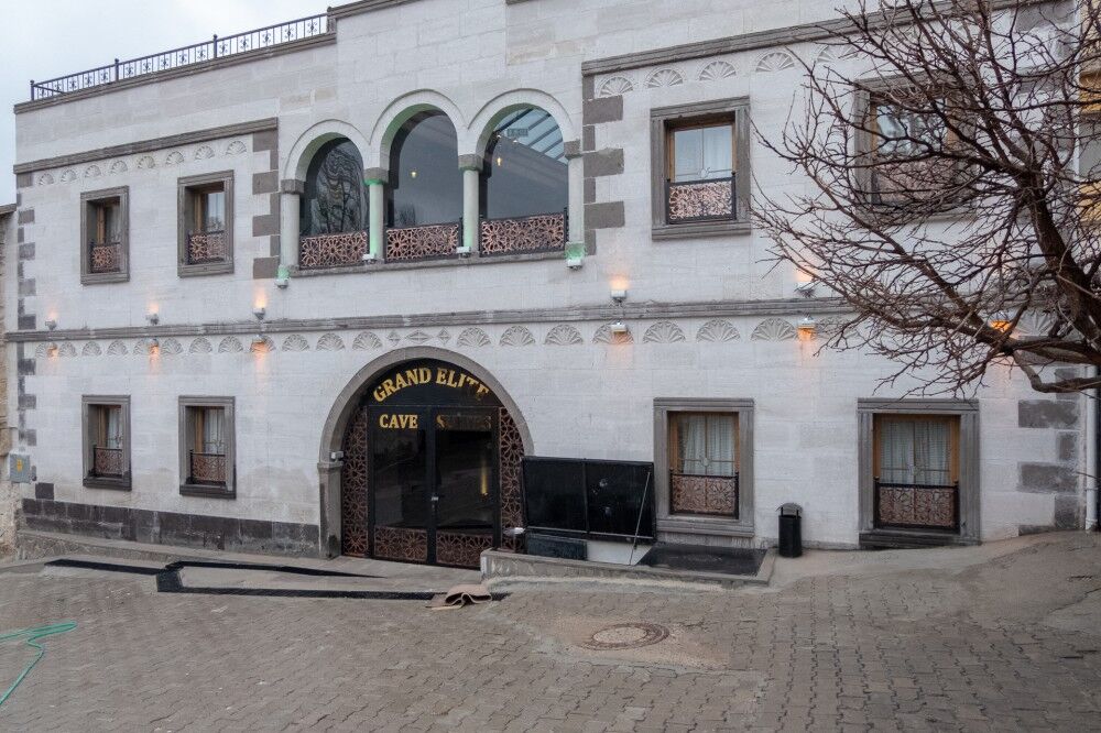 Grand Elite Cave Suites
