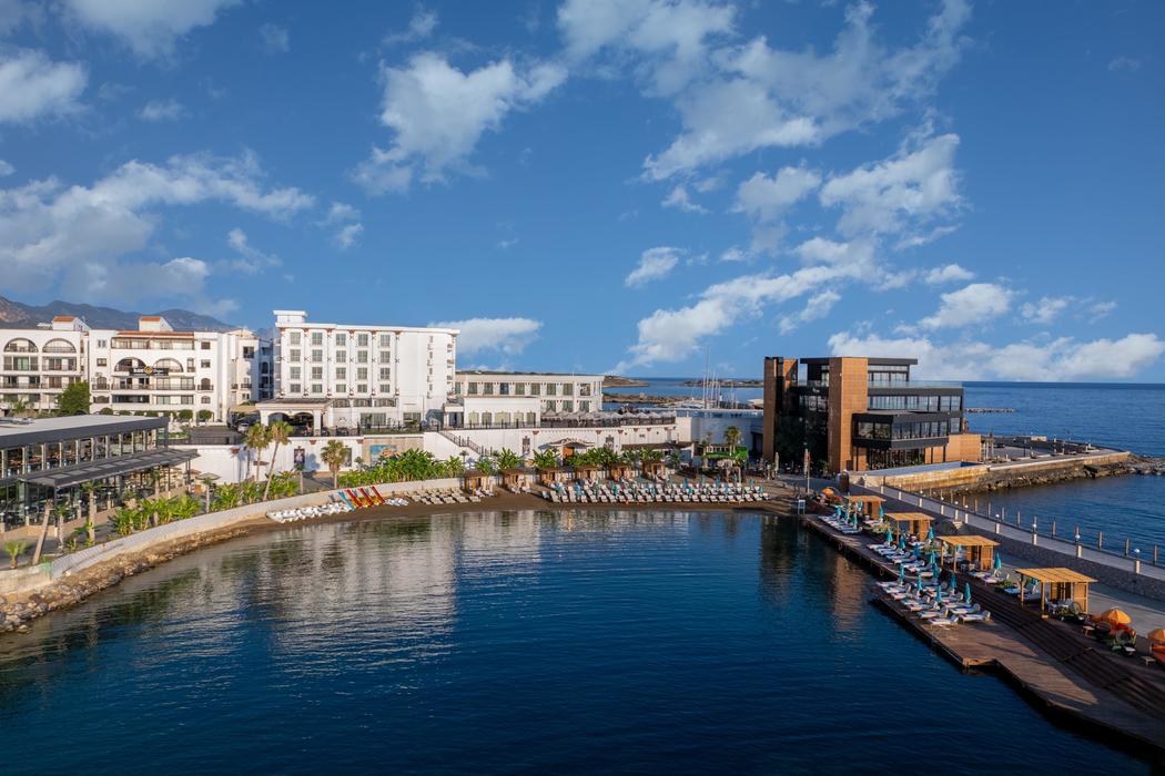 Les Ambassadeurs Hotel & Casino