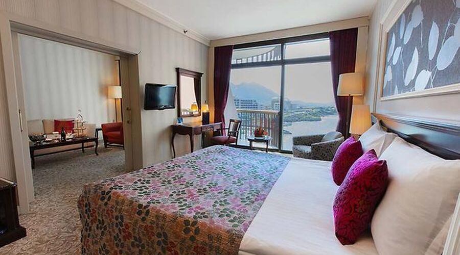 Merit Crystal Cove Hotel & Casino