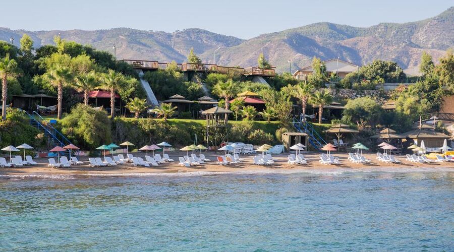Merit Crystal Cove Hotel & Casino
