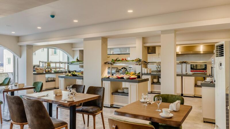Olivia Palm Hotel