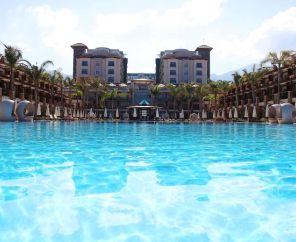 Cratos Premium Hotel & Casino