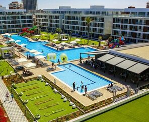 Courtyard Long Beach Holiday Resort